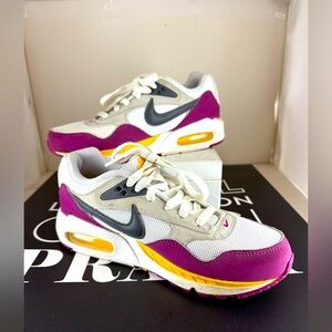Nike. Size 7.5. EUC.